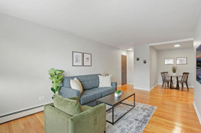 Trendy & Tastefully Decorated 2BR Apt in Lakeview